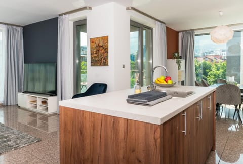 TV and multimedia, Kitchen or kitchenette, Dining area