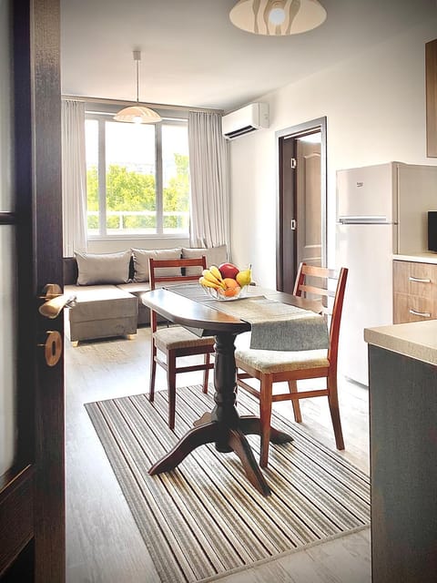 Living room, Dining area, Dinner