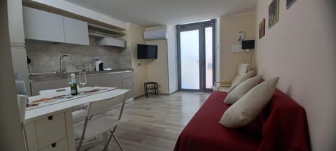 Kitchen or kitchenette, Living room, Dining area