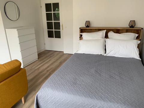 Bed, Photo of the whole room
