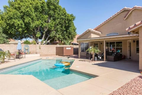 Private paradise with pool heater, spa, billiards House in Avondale