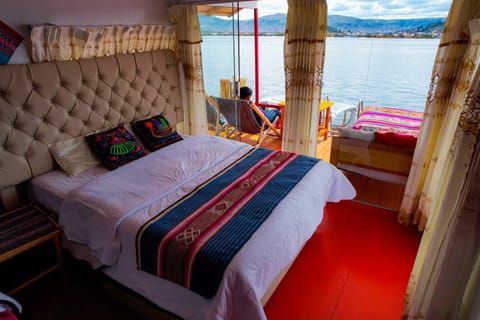 Bed, Natural landscape, Photo of the whole room, Bedroom, Lake view, River view, wedding