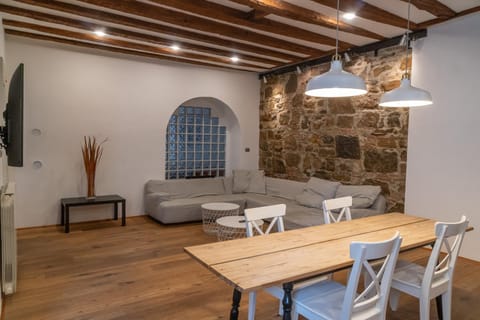 Lounge or bar, Dining area