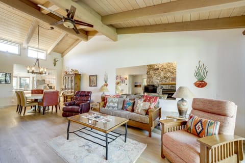 Sedona Home with Golf Course View and Pool Access! House in Village of Oak Creek