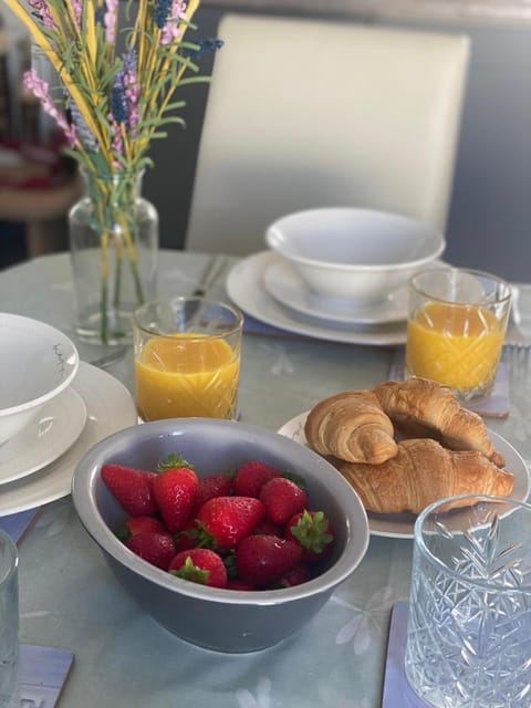 Premium accommodation with luxury HOT-TUB and decking area, near Fantasy Island House in Ingoldmells