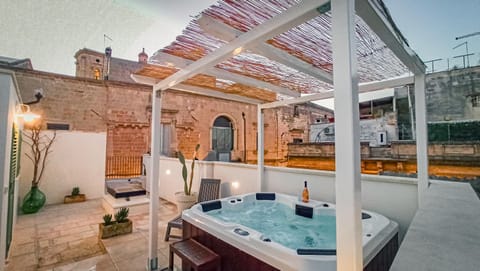 Hot Tub, Solarium, Balcony/Terrace