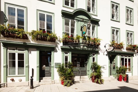 Facade/entrance
