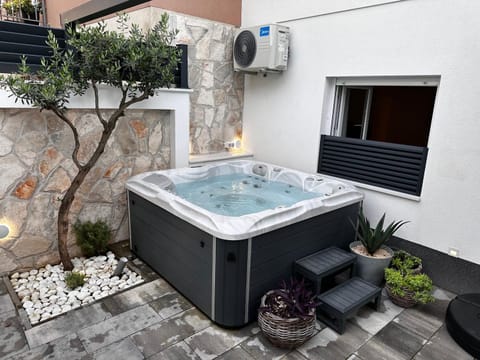 Natural landscape, Hot Tub