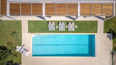 Day, Swimming pool