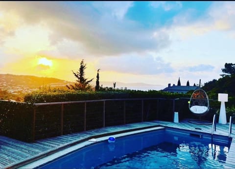 VILLA PERLA SAINT-TROPEZ CAVALAIRE sur MER, 3-5 chambres, vue mer, piscine chauffée avril à octobre Villa in Cavalaire-sur-Mer