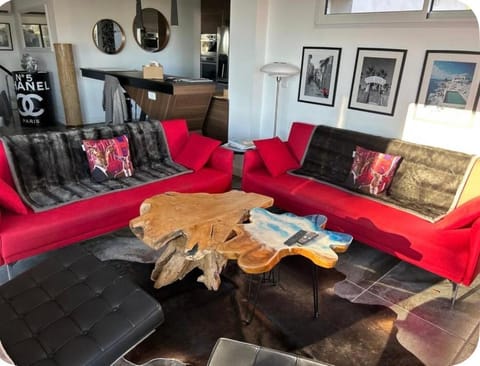 VILLA PERLA SAINT-TROPEZ CAVALAIRE sur MER, 3-5 chambres, vue mer, piscine chauffée avril à octobre Villa in Cavalaire-sur-Mer