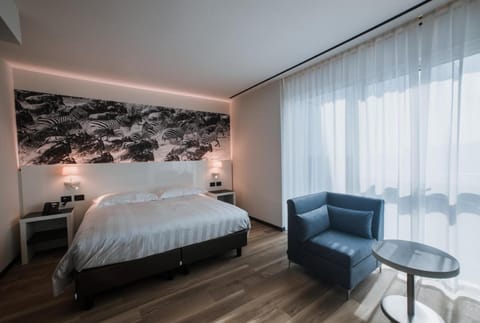 Bed, Living room, Photo of the whole room, Bedroom