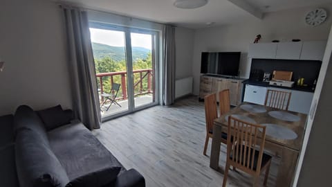 TV and multimedia, Living room, Seating area, Dining area