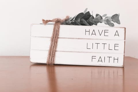 The Pub- 8BR Free Parking, Minutes From Falls & Casino House in Niagara Falls