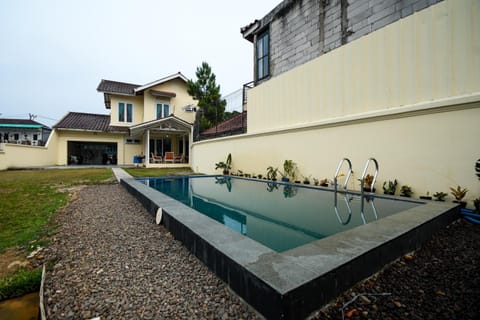 Property building, Natural landscape, Garden, Swimming pool