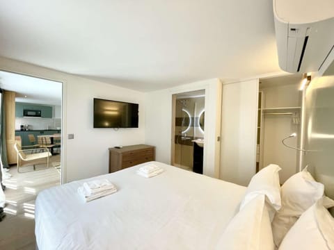 TV and multimedia, Photo of the whole room