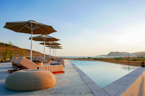 Day, Natural landscape, View (from property/room), Pool view, Swimming pool, sunbed