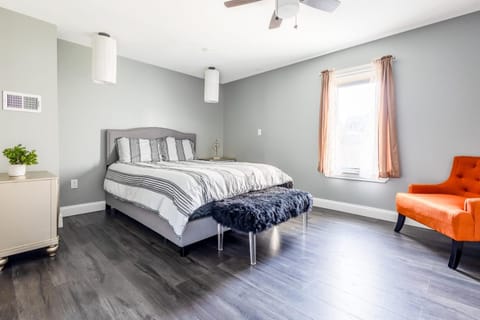 3BR Gem Near Falls-Sleeps 6 Comfortably House in Niagara Falls