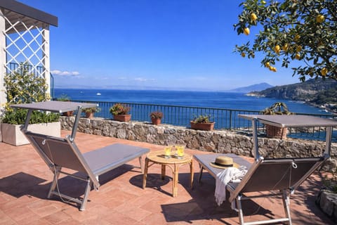 Day, View (from property/room), Balcony/Terrace, Seating area, Sea view