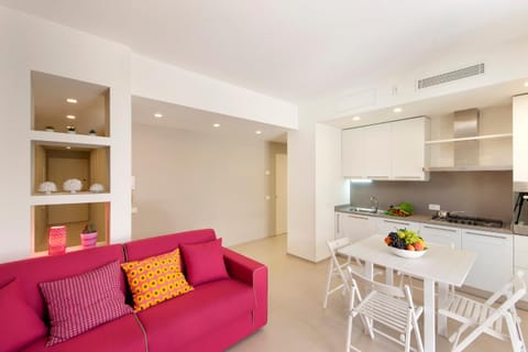 Kitchen or kitchenette, Seating area