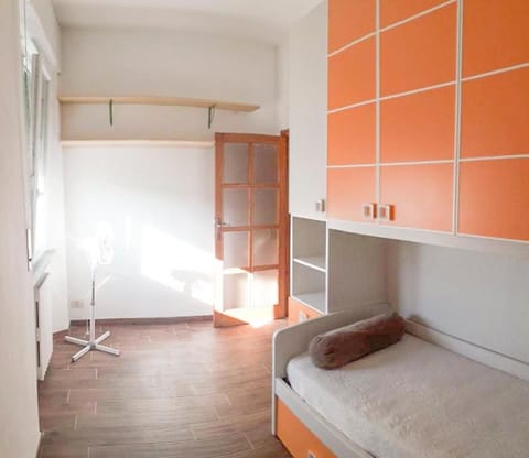 Bedroom, older children, fireplace