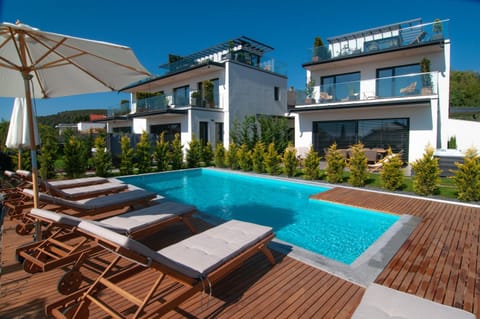 Property building, Swimming pool
