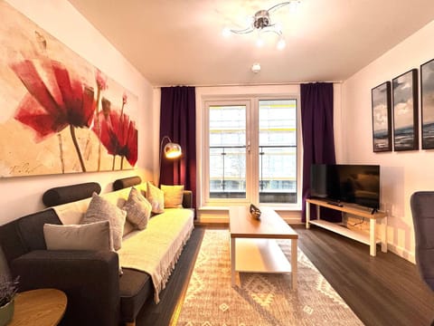 Communal lounge/ TV room, TV and multimedia, Living room, Seating area, Evening entertainment