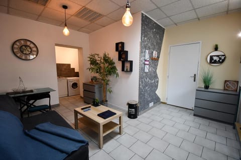 L'ATELIER H24, Studio Cosy,Port,Plage,Wifi,Netflix Apartment in La Seyne-sur-Mer