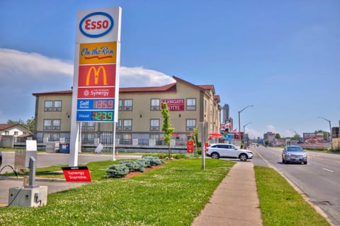 Property building, Property logo or sign, Street view, Location
