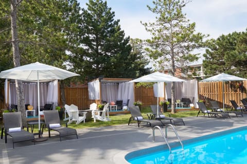 Day, Swimming pool