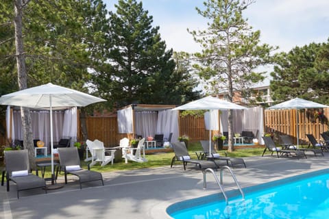 Day, Swimming pool