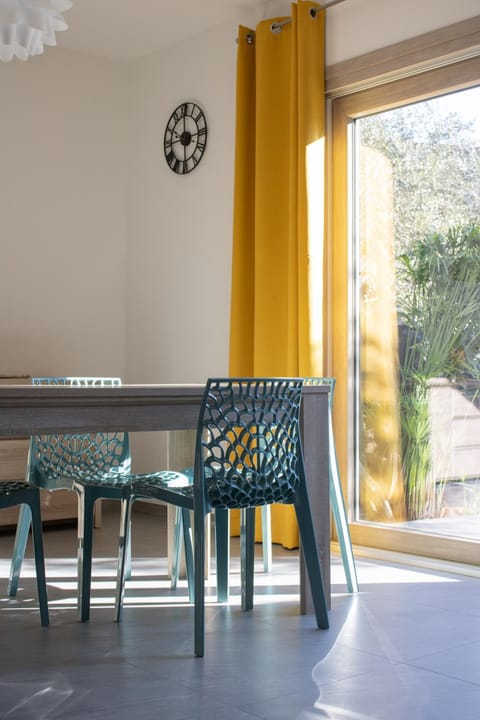 Dining area, air conditioner
