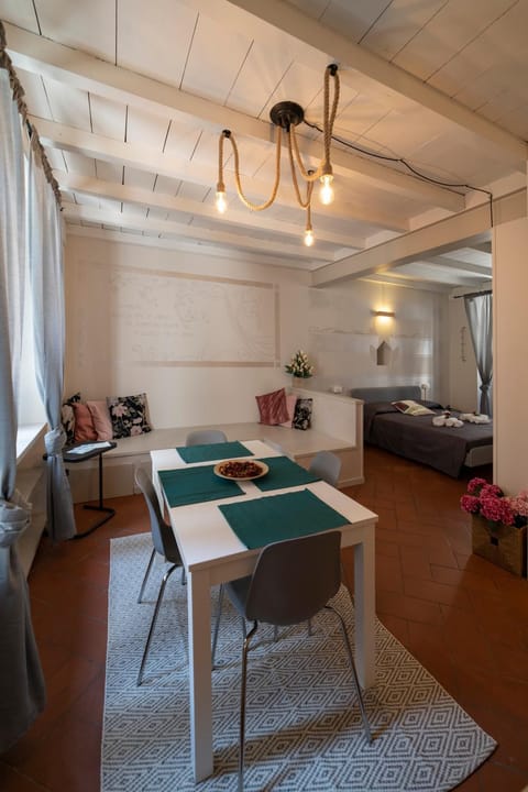 Bed, Living room, Photo of the whole room, Seating area, Dining area, Bedroom