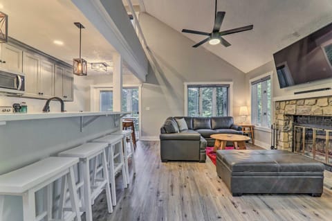 Unwind Fireside and Walk to Slopes! Poconos Getaway House in Kidder Township