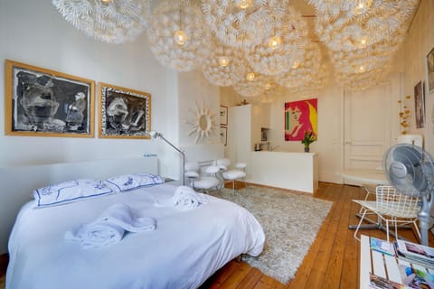 Bed, Living room