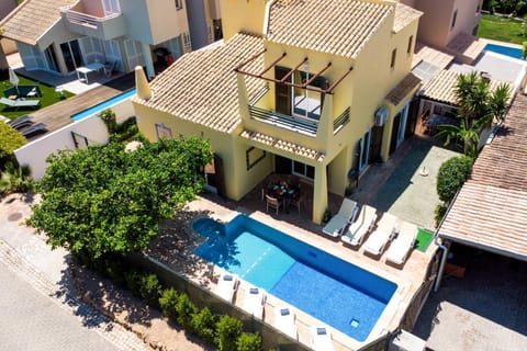 Property building, Patio, Bird's eye view, Pool view, Swimming pool, fireplace, sunbed