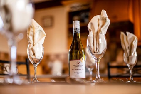 Harvest Cottage and Holly Barn House in England