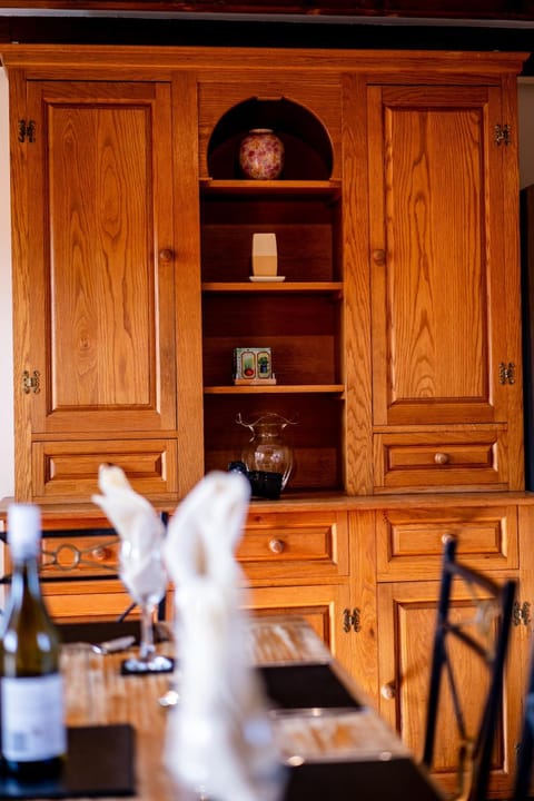 Harvest Cottage and Holly Barn House in England