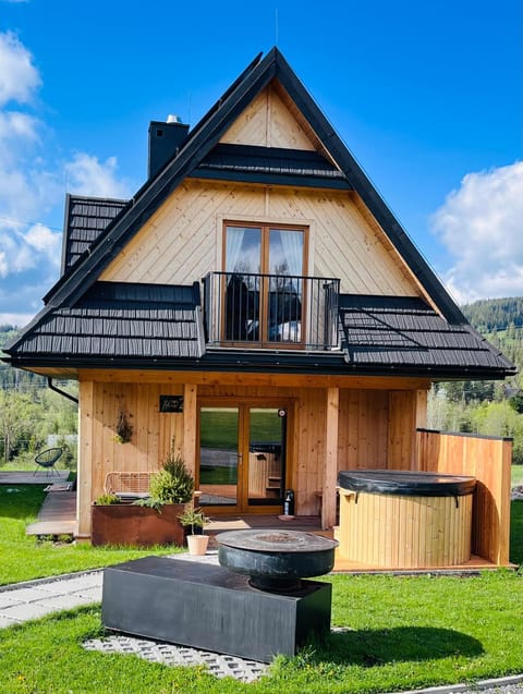 Property building, Hot Tub, Balcony/Terrace, Garden view