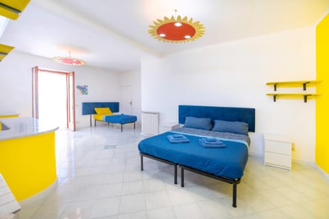 Bed, Living room, Photo of the whole room, Seating area, Bedroom