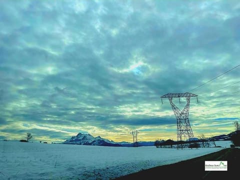 Studio 05 Saint Honoré 1500, Vue montagne et lac, 2 personnes, Série Anthracite Netflix Apartment in Provence-Alpes-Côte d'Azur