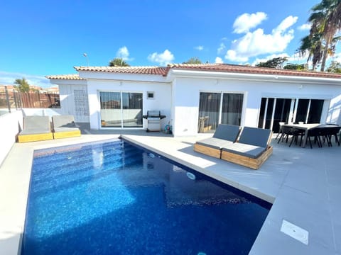 Balcony/Terrace, Swimming pool