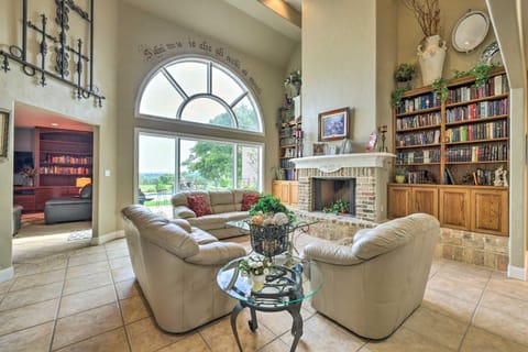 Extravagant 4,500 Sq Ft Home in Hill Country! House in Spring Branch