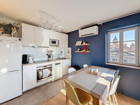 Coffee/tea facilities, Dining area, Meals, dishwasher, microwave, oven, pet friendly, kitchen, air conditioner