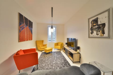 Communal lounge/ TV room, TV and multimedia, Living room