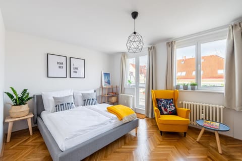 Photo of the whole room, Bedroom