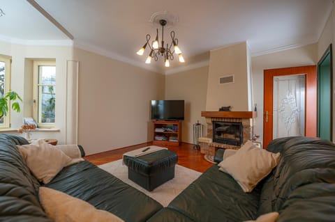 Communal lounge/ TV room, TV and multimedia, Living room