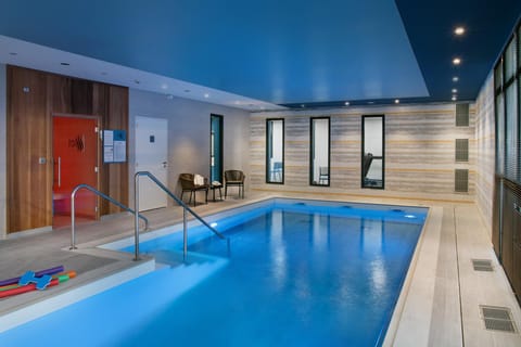 Hot Tub, Sauna, Swimming pool