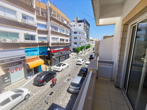 Neighbourhood, Balcony/Terrace, City view, Street view