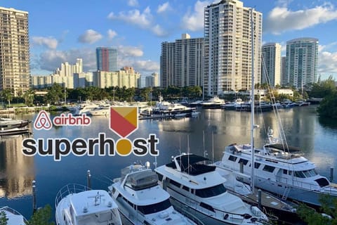Yacht Club at aventura Amazing Marina view parking included Apartment in Aventura